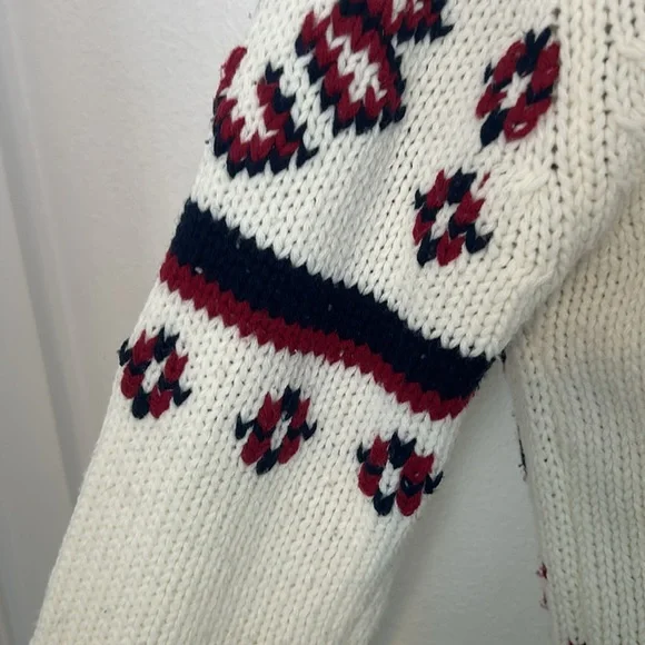 Classic Casuals Off White Sweater - Picture 6 of 6